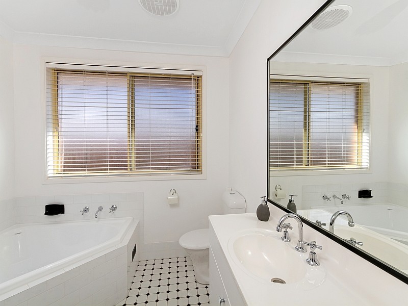 20 Diamond Head Drive, Budgewoi NSW 2262
