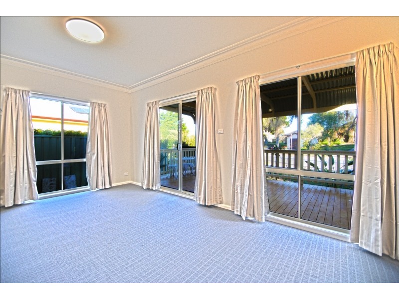 50 Moss Avenue, Toukley NSW 2263