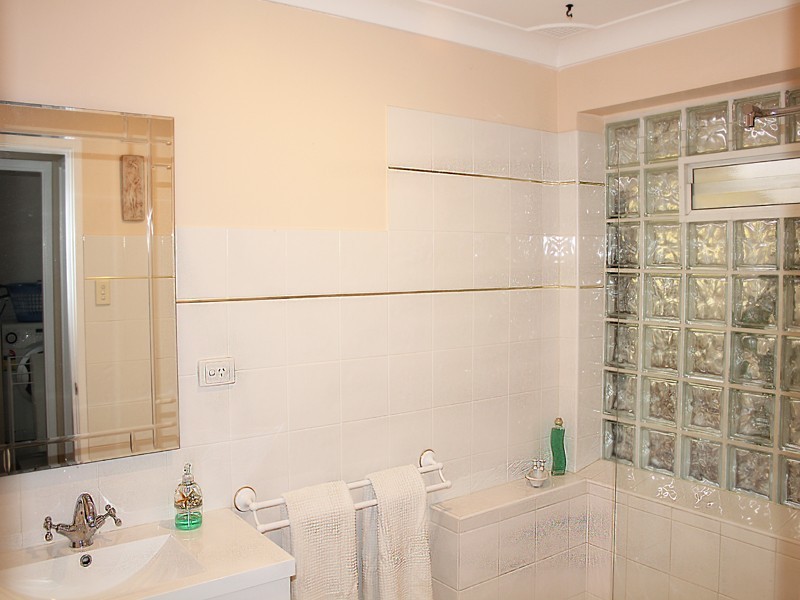 7 Cranbrook Cres, Killarney Vale NSW 2261