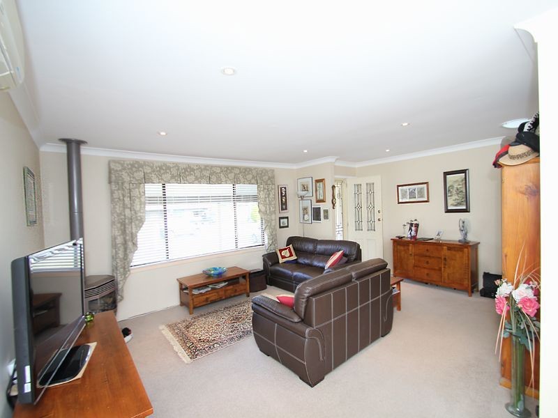 7 Cranbrook Cres, Killarney Vale NSW 2261
