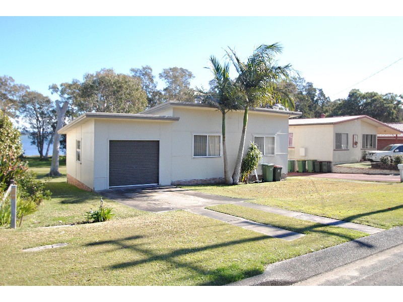 42 Leonard Ave, Toukley NSW 2263