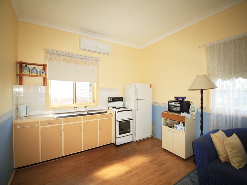 13 Flinders Ave, Killarney Vale NSW 2261