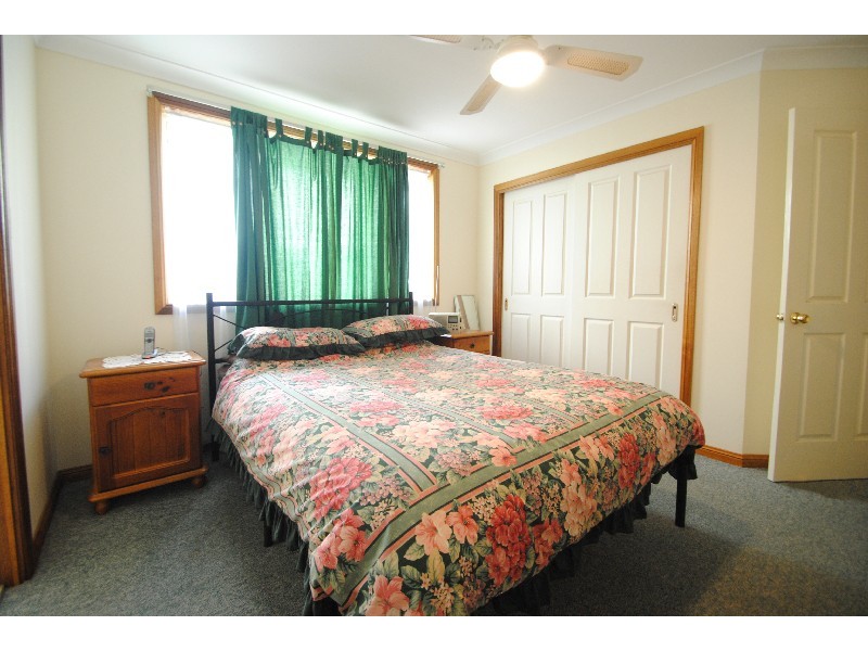 2/5 Day Dawn Place, Erina NSW 2250