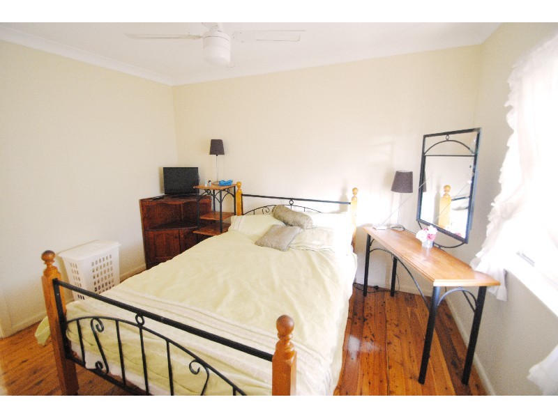 4 Barnard Cr, Toukley NSW 2263