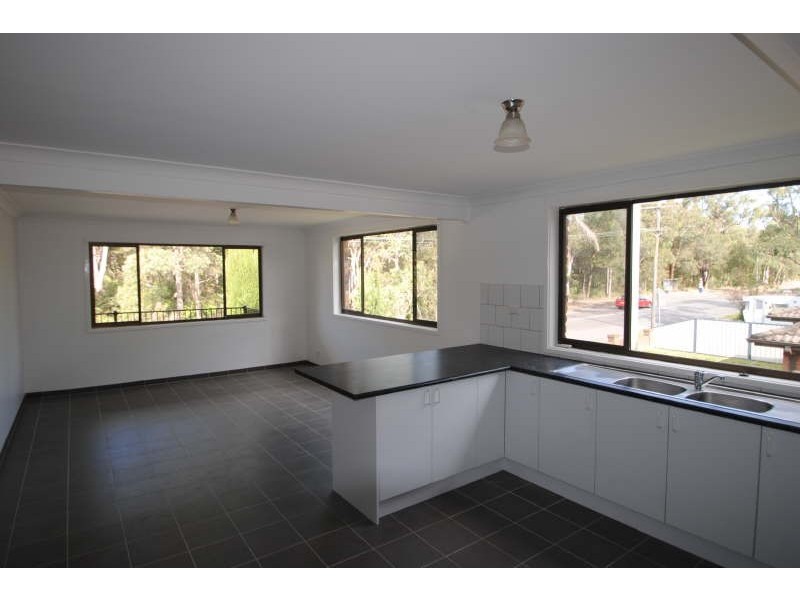 2a Gregory Street, Berkeley Vale NSW 2261