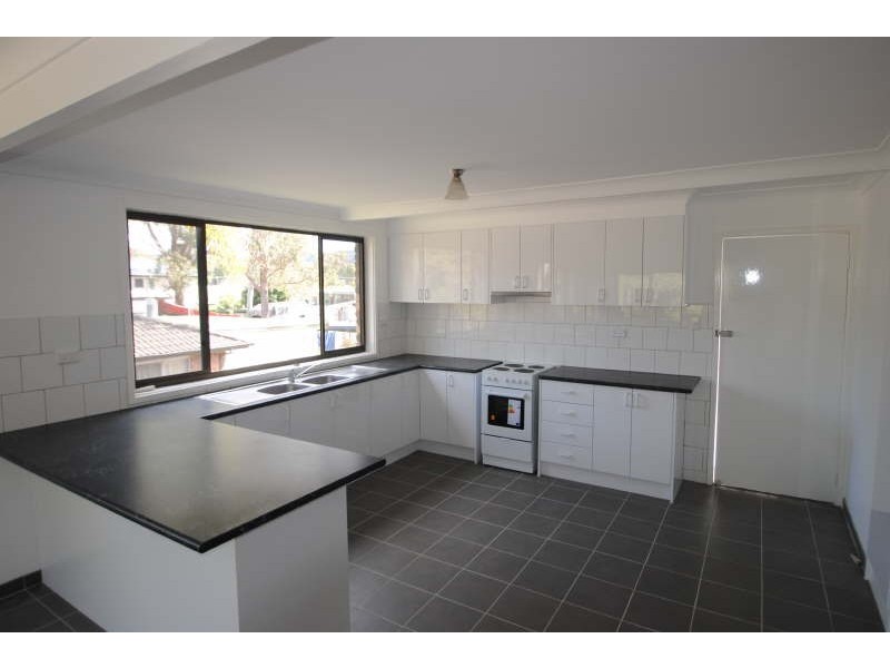 2a Gregory Street, Berkeley Vale NSW 2261