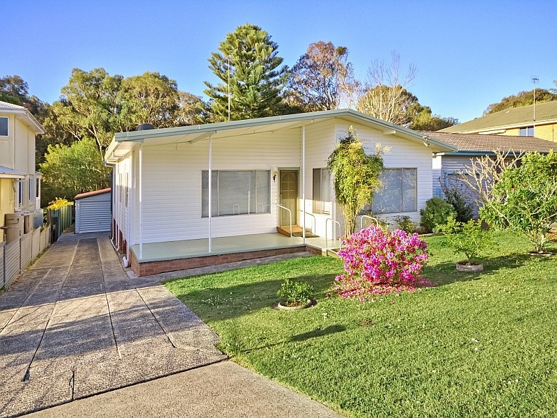 4 Ninth Avenue, Toukley NSW 2263