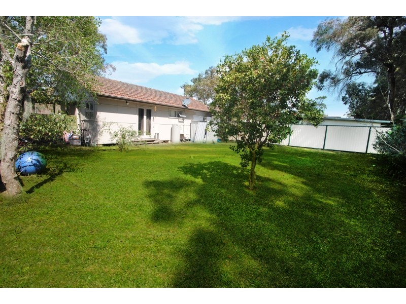 8 Gleddon Avenue, Gorokan NSW 2263