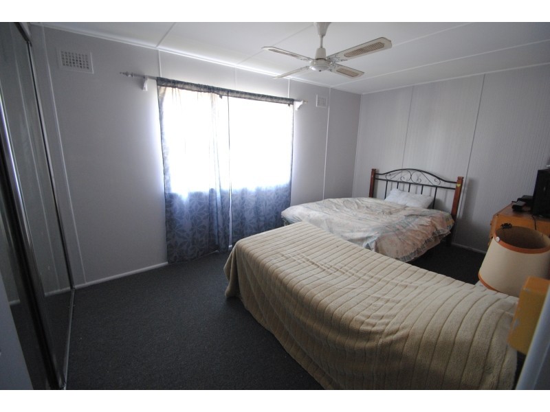 8 Gleddon Avenue, Gorokan NSW 2263