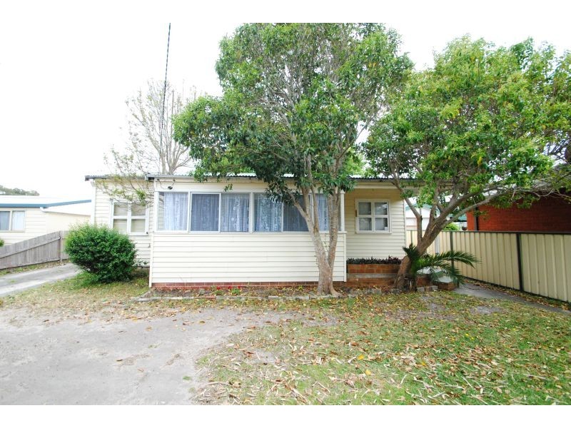 40 Moss Avenue, Toukley NSW 2263