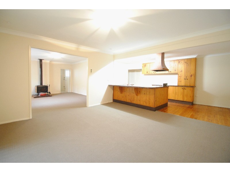 21 Angus Avenue, Wyoming NSW 2250