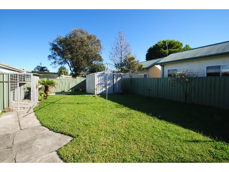 7 Kathleen White Cr, Killarney Vale NSW 2261