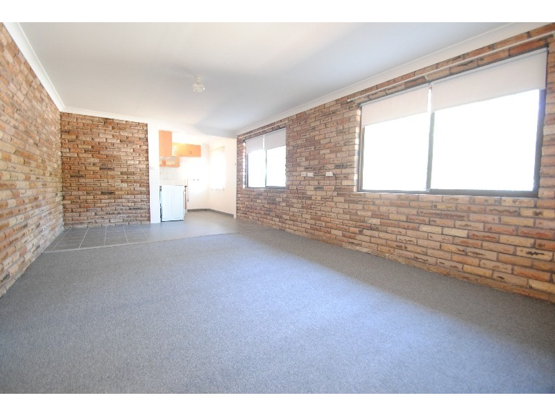 A/2 Gregory Street, Berkeley Vale NSW 2261