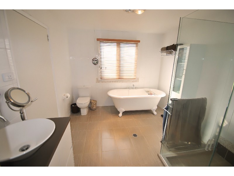 40 Lauren Avenue, Lake Munmorah NSW 2259