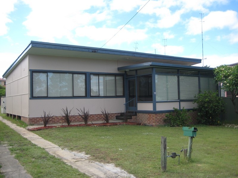 17 Victoria Ave, Toukley NSW 2263