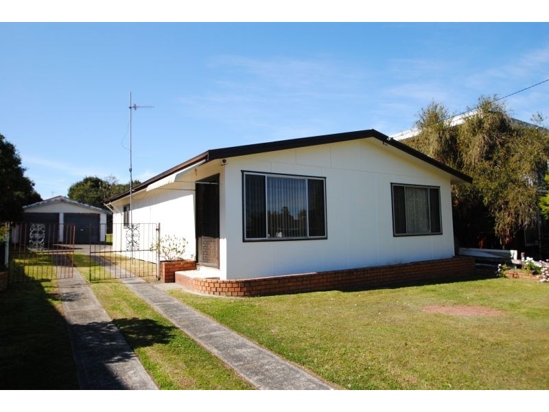 13 Victoria Avenue, Toukley NSW 2263