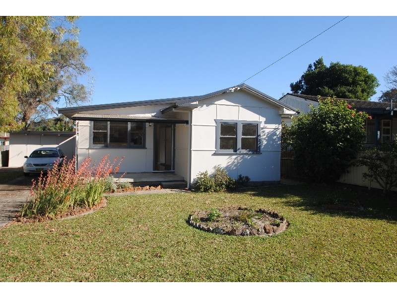 10 Victoria Ave, Toukley NSW 2263