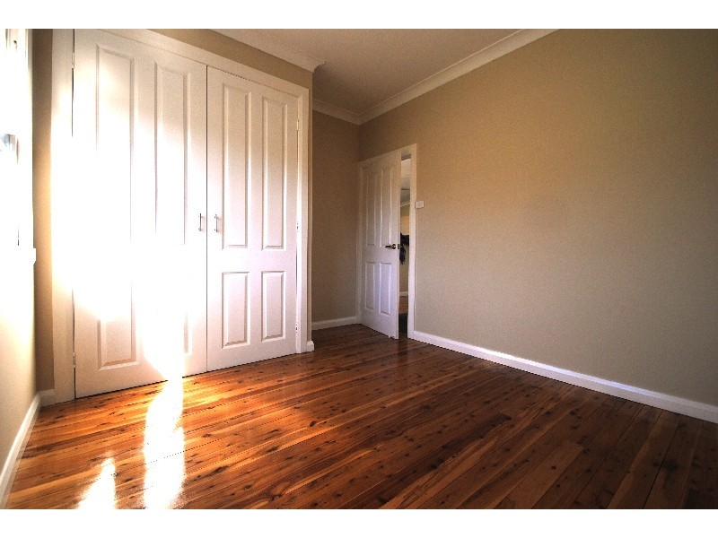 10 Victoria Ave, Toukley NSW 2263