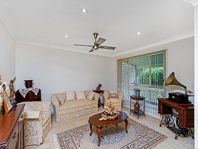 11  Warrina Avenue, Summerland Point NSW 2259
