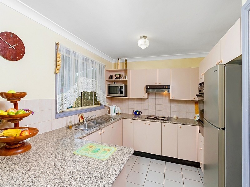 11  Warrina Avenue, Summerland Point NSW 2259