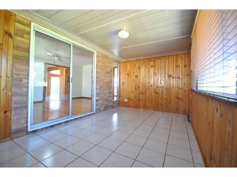 18 Laguna Pde, Berkeley Vale NSW 2261