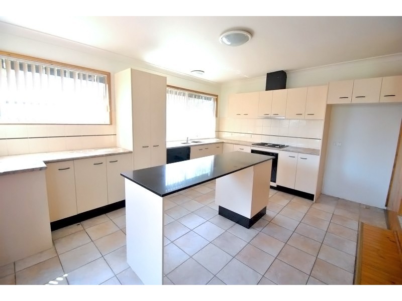 18 Laguna Pde, Berkeley Vale NSW 2261