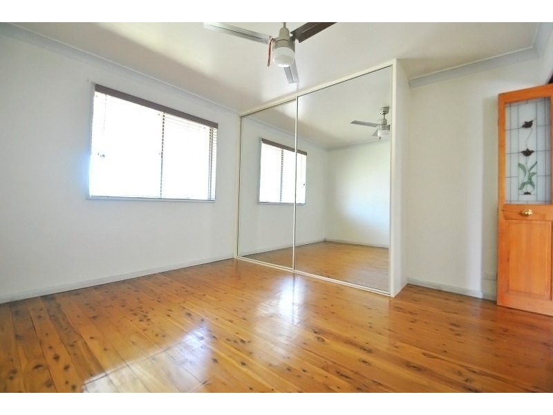 18 Laguna Pde, Berkeley Vale NSW 2261