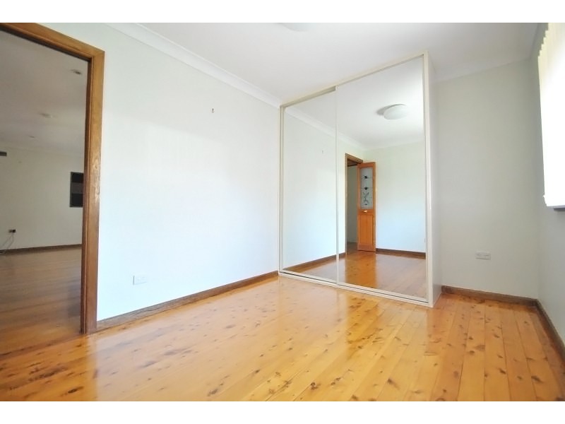 18 Laguna Pde, Berkeley Vale NSW 2261