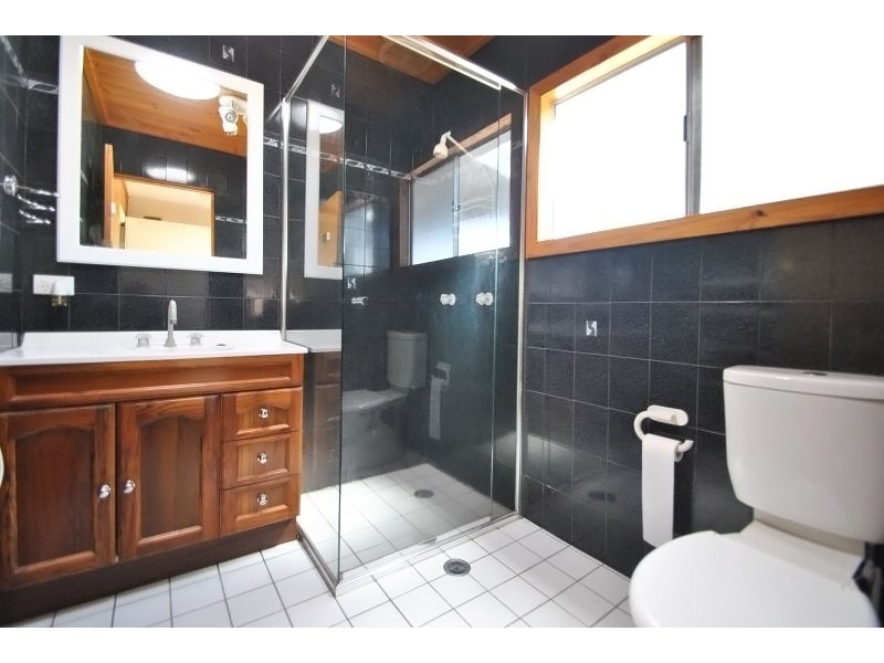 18 Laguna Pde, Berkeley Vale NSW 2261