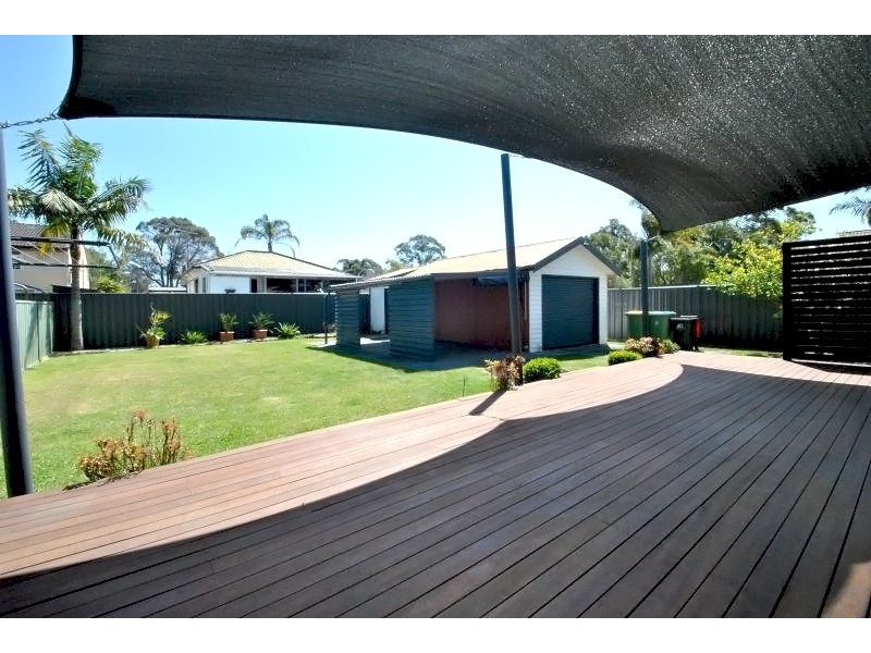 18 Laguna Pde, Berkeley Vale NSW 2261
