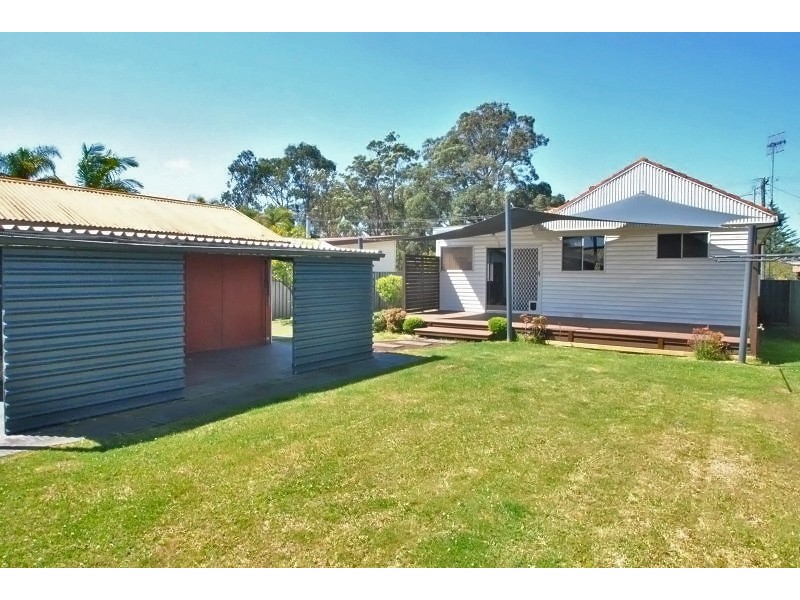 18 Laguna Pde, Berkeley Vale NSW 2261