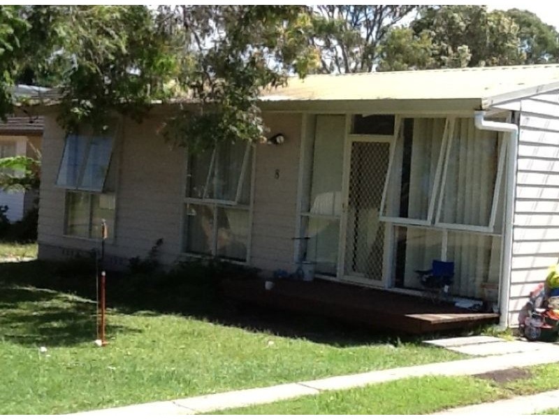 8 Fourth Avenue, Toukley NSW 2263