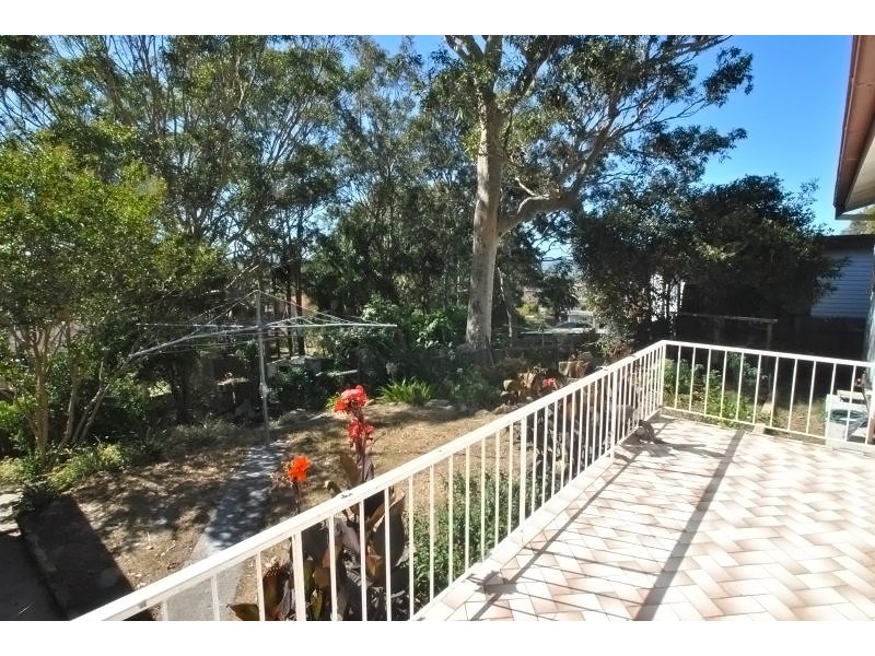 31 Minnamurra Rd, Gorokan NSW 2263