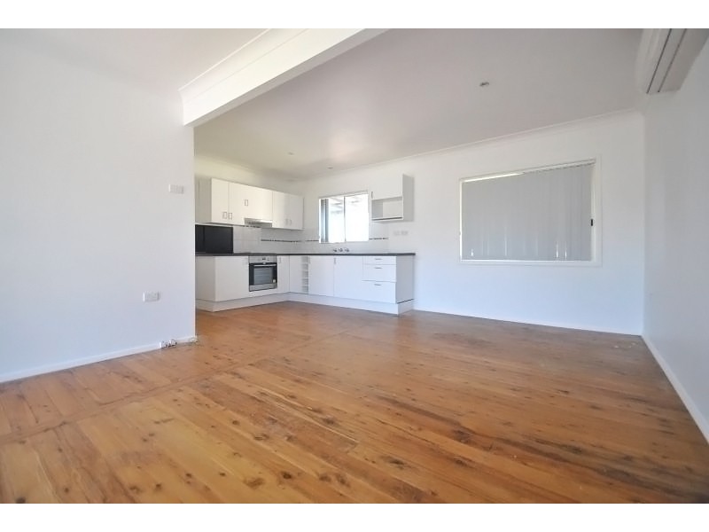 40 Dampier Boulevard, Killarney Vale NSW 2261