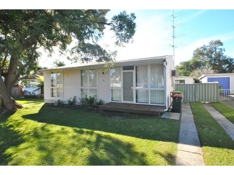 8 Fourth Avenue, Toukley NSW 2263