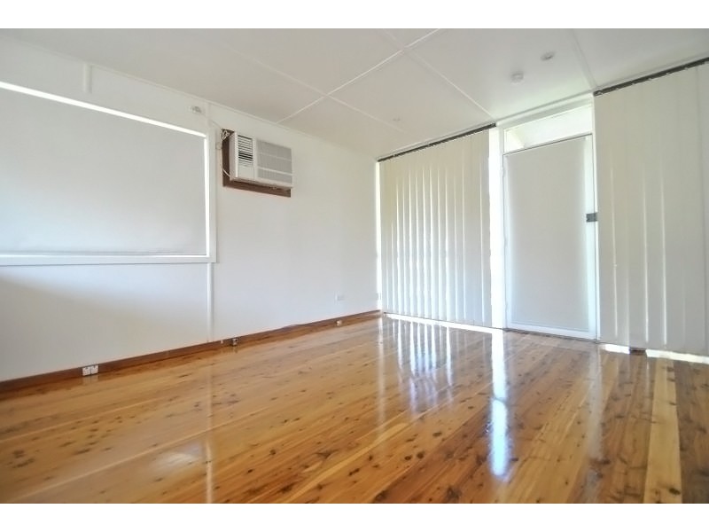 8 Fourth Avenue, Toukley NSW 2263