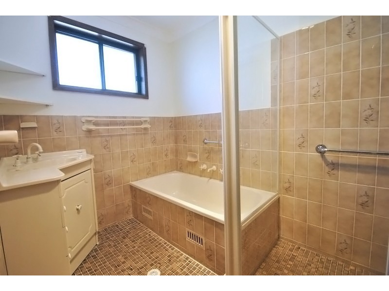 33 Robertson Road, Killarney Vale NSW 2261