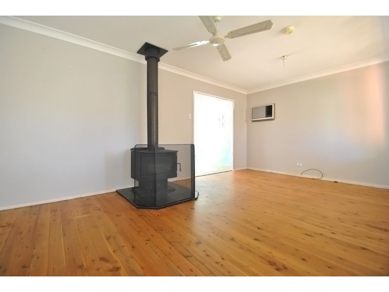 27 Kathleen White Crescent, Killarney Vale NSW 2261