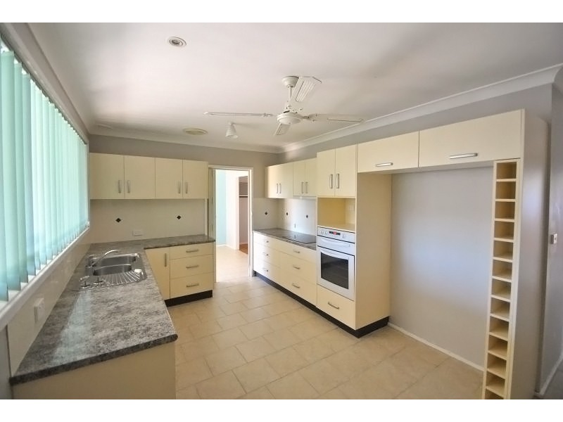 27 Kathleen White Crescent, Killarney Vale NSW 2261