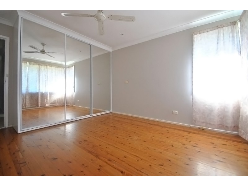 27 Kathleen White Crescent, Killarney Vale NSW 2261