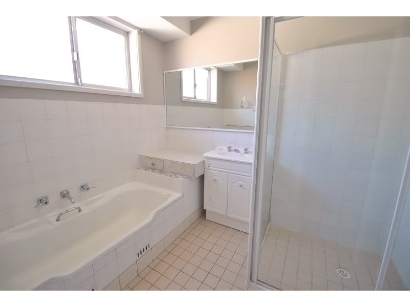 27 Kathleen White Crescent, Killarney Vale NSW 2261