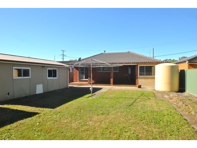 27 Kathleen White Crescent, Killarney Vale NSW 2261