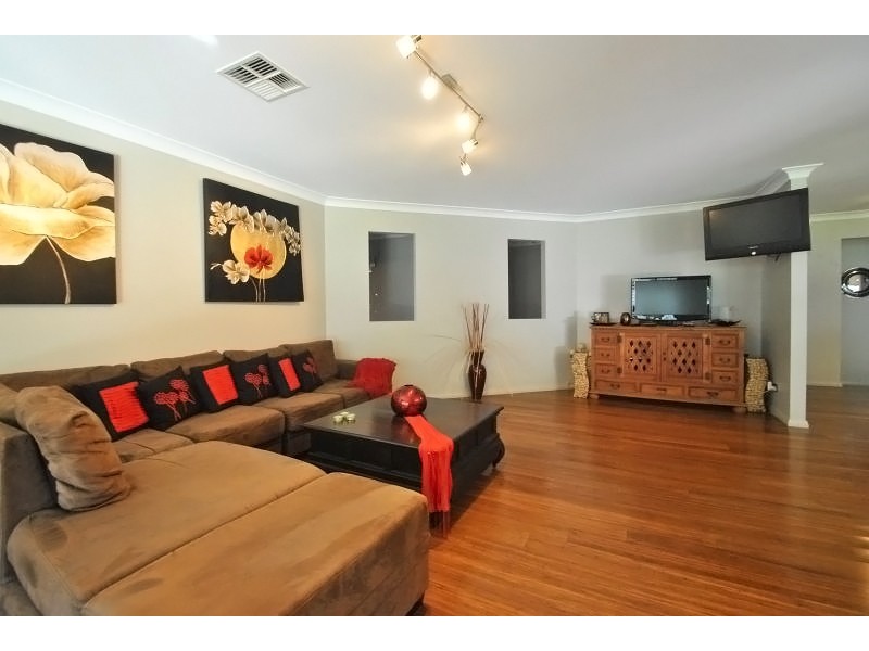 25 Wallum Cr, Woongarrah NSW 2259