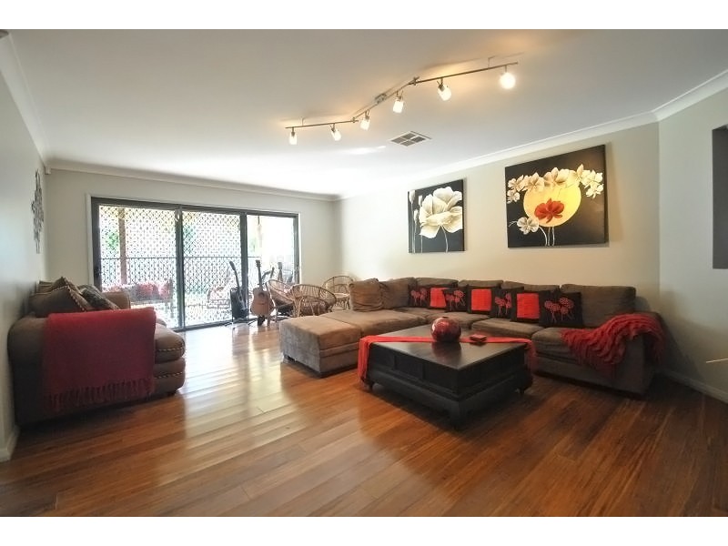 25 Wallum Cr, Woongarrah NSW 2259