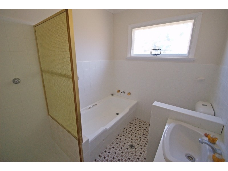 2 Cochrane Avenue, Canton Beach NSW 2263