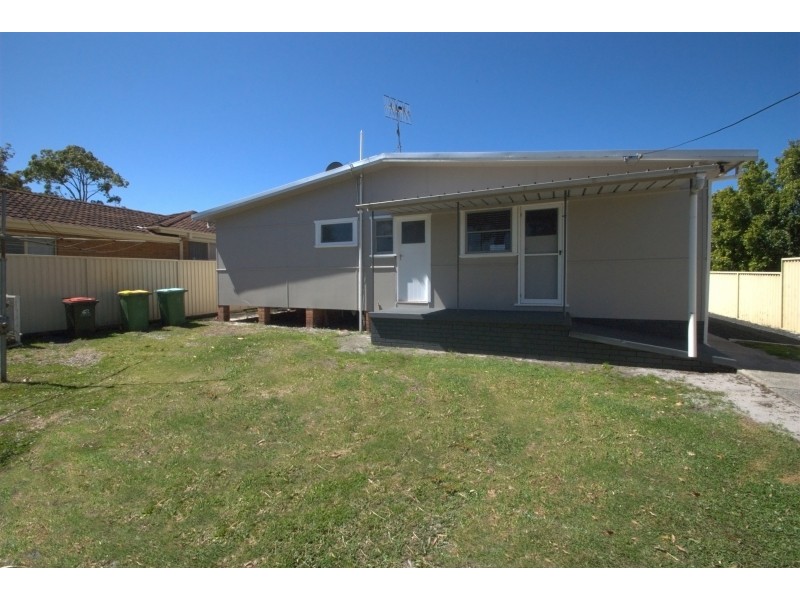 2 Cochrane Avenue, Canton Beach NSW 2263