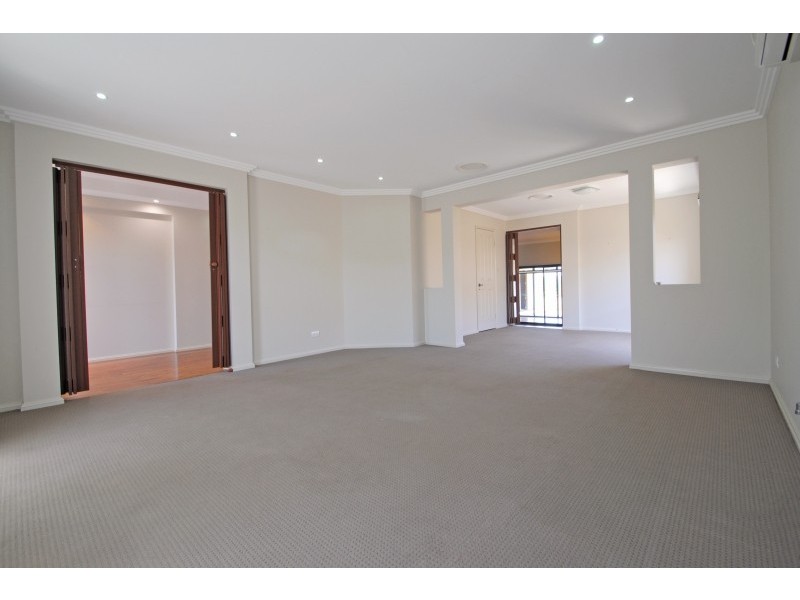 8 Farrier Cr, Hamlyn Terrace NSW 2259