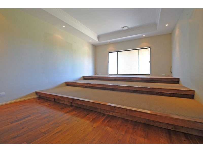 8 Farrier Cr, Hamlyn Terrace NSW 2259