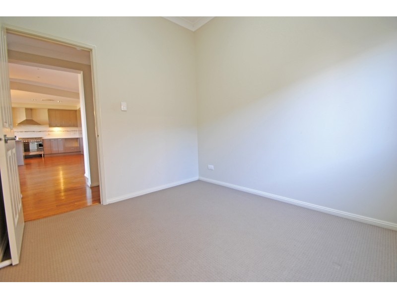 8 Farrier Cr, Hamlyn Terrace NSW 2259