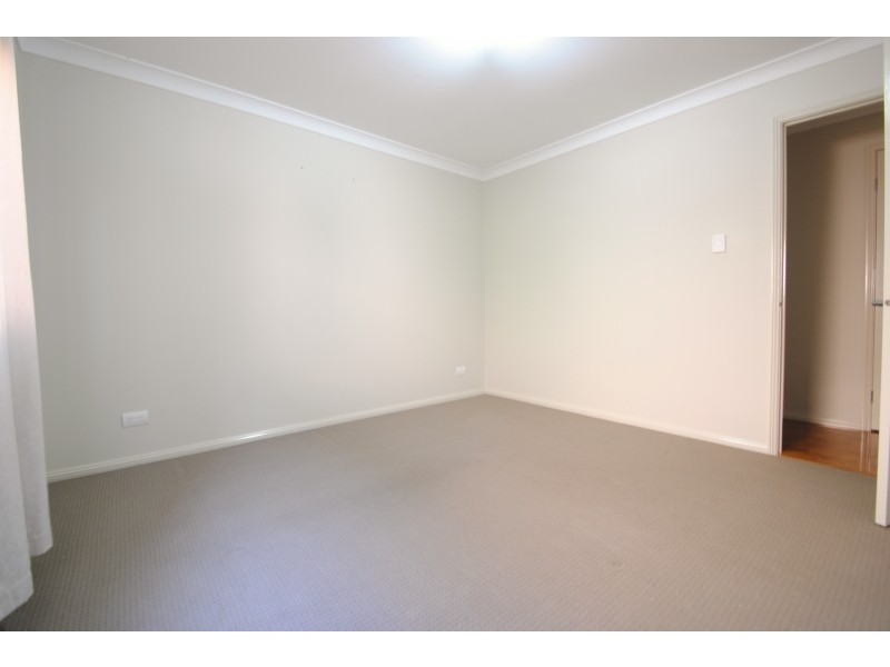 8 Farrier Cr, Hamlyn Terrace NSW 2259